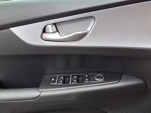 Used 2023 Kia Forte LXS image 17