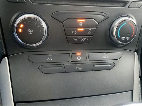 Used 2016 Ford Edge SE image 33