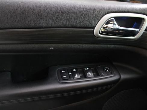 Used 2019 Jeep Grand Cherokee Laredo image 21