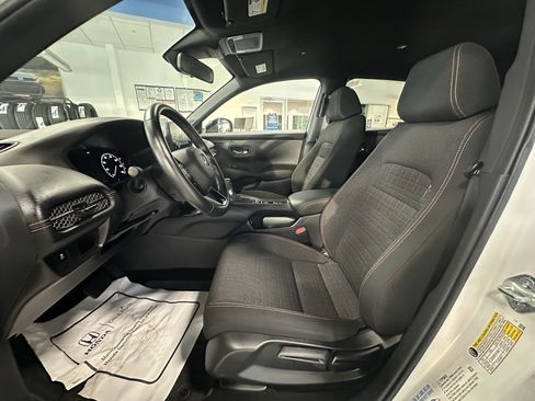 Used 2025 Honda HR-V Sport image 9