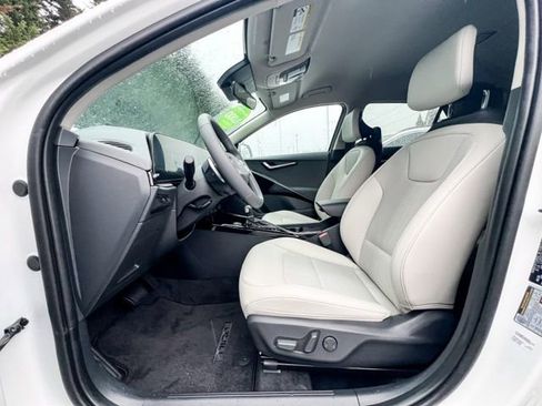 New 2025 Kia Niro EX image 17