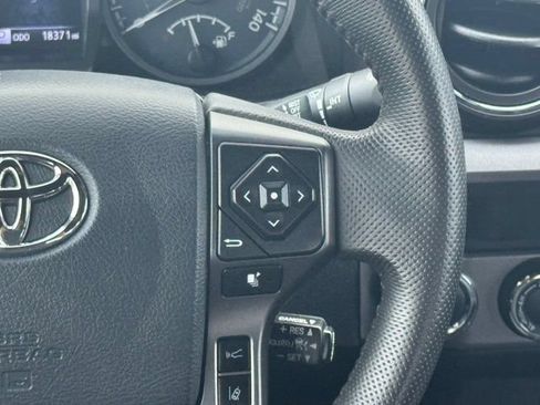 Used 2019 Toyota Tacoma TRD Sport AWD/4WD image 12