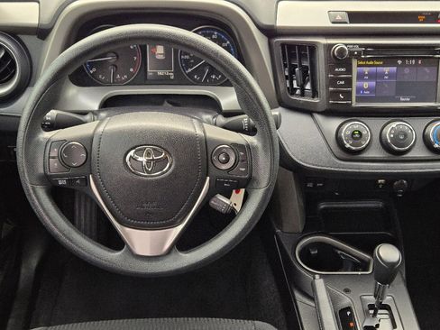 Used 2017 Toyota RAV4 LE image 10