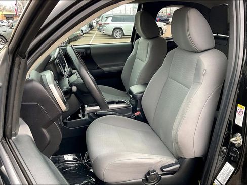 Used 2018 Toyota Tacoma SR5 image 25