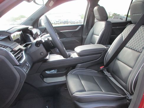 New 2025 GMC Acadia Denali image 13