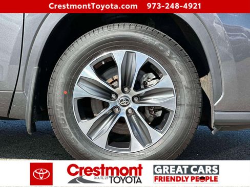 Certified 2023 Toyota Highlander XLE image 6