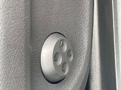 Certified 2025 Mercedes-Benz GLS 450 4MATIC image 19