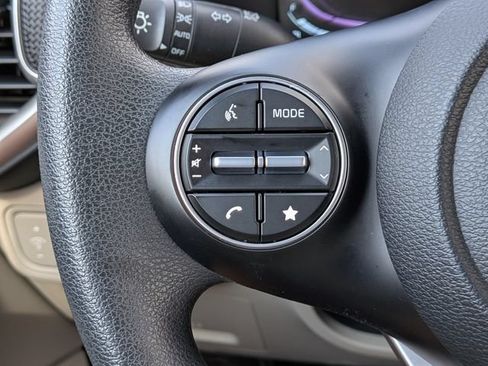 Certified 2025 Kia Soul LX w/ LX Technology Package FWD image 25