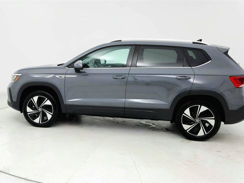Used 2024 Volkswagen Taos SE AWD/4WD image 2