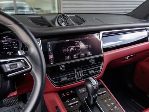 Used 2024 Porsche Macan S AWD/4WD image 31