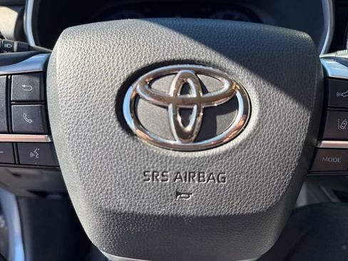 Used 2023 Toyota Highlander L image 15