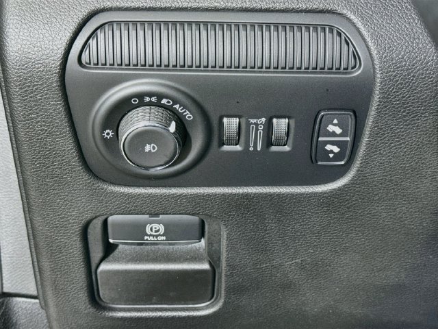 Used 2023 Jeep Wagoneer L 2WD w/ Premium Group I image 10