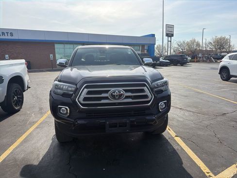 Used 2020 Toyota Tacoma Limited image 8