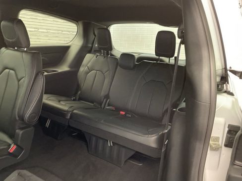 New 2026 Chrysler Pacifica Select AWD/4WD image 16