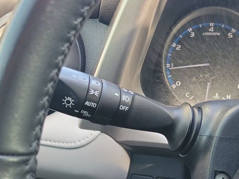 Used 2018 Toyota RAV4 XLE FWD image 36