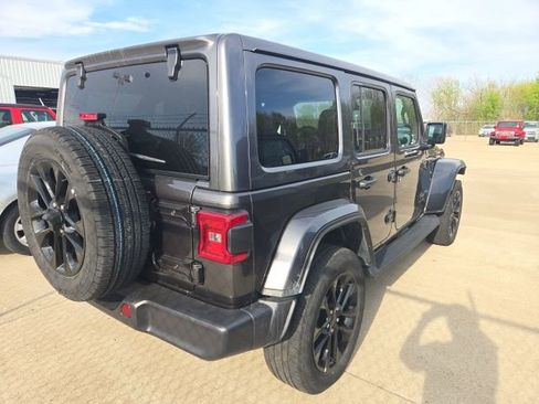 Used 2025 Jeep Wrangler Unlimited Sahara image 8