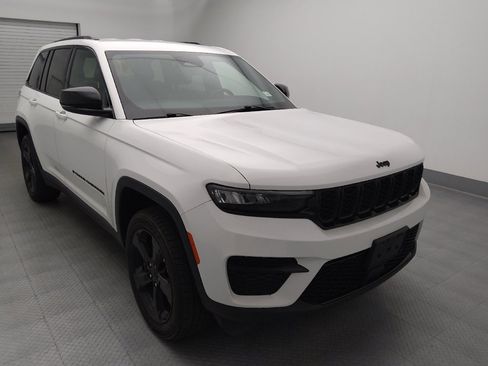 Used 2023 Jeep Grand Cherokee Altitude AWD/4WD image 13
