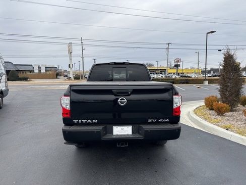 Used 2019 Nissan Titan SV w/ SV Convenience Package image 6
