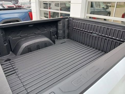 New 2026 GMC Sierra 1500 Denali Ultimate w/ LPO, Black Badging Package image 13