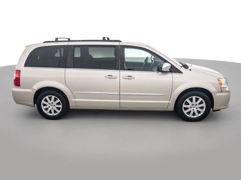 Used 2012 Chrysler Town & Country Touring-L w/ Entertainment Group #2 image 4