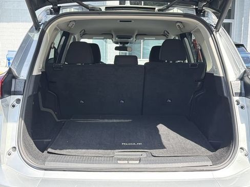 Used 2025 Nissan Rogue SV FWD image 30