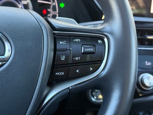 Certified 2025 Lexus ES 300h w/ Premium Package image 27