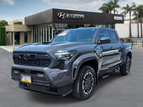 Used 2025 Toyota Tacoma TRD Sport AWD/4WD image 7