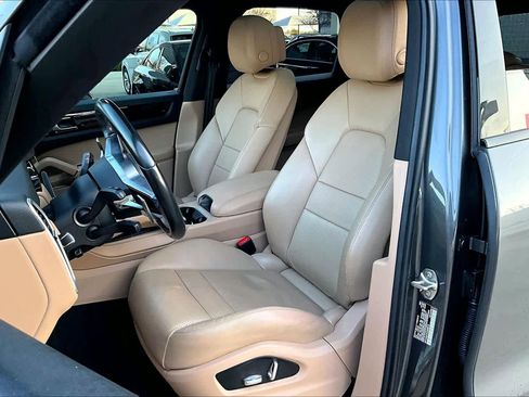 Used 2020 Porsche Cayenne image 7