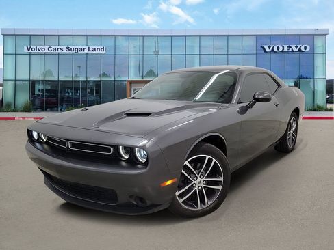 Used 2019 Dodge Challenger SXT image 1