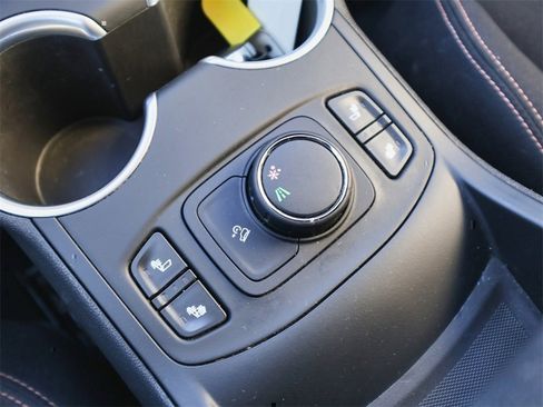 Used 2018 GMC Terrain SLE w/ Driver Convenience Package image 24