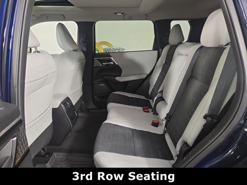 New 2025 Mitsubishi Outlander SE image 11