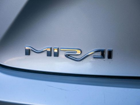 Used 2018 Toyota Mirai FWD image 16