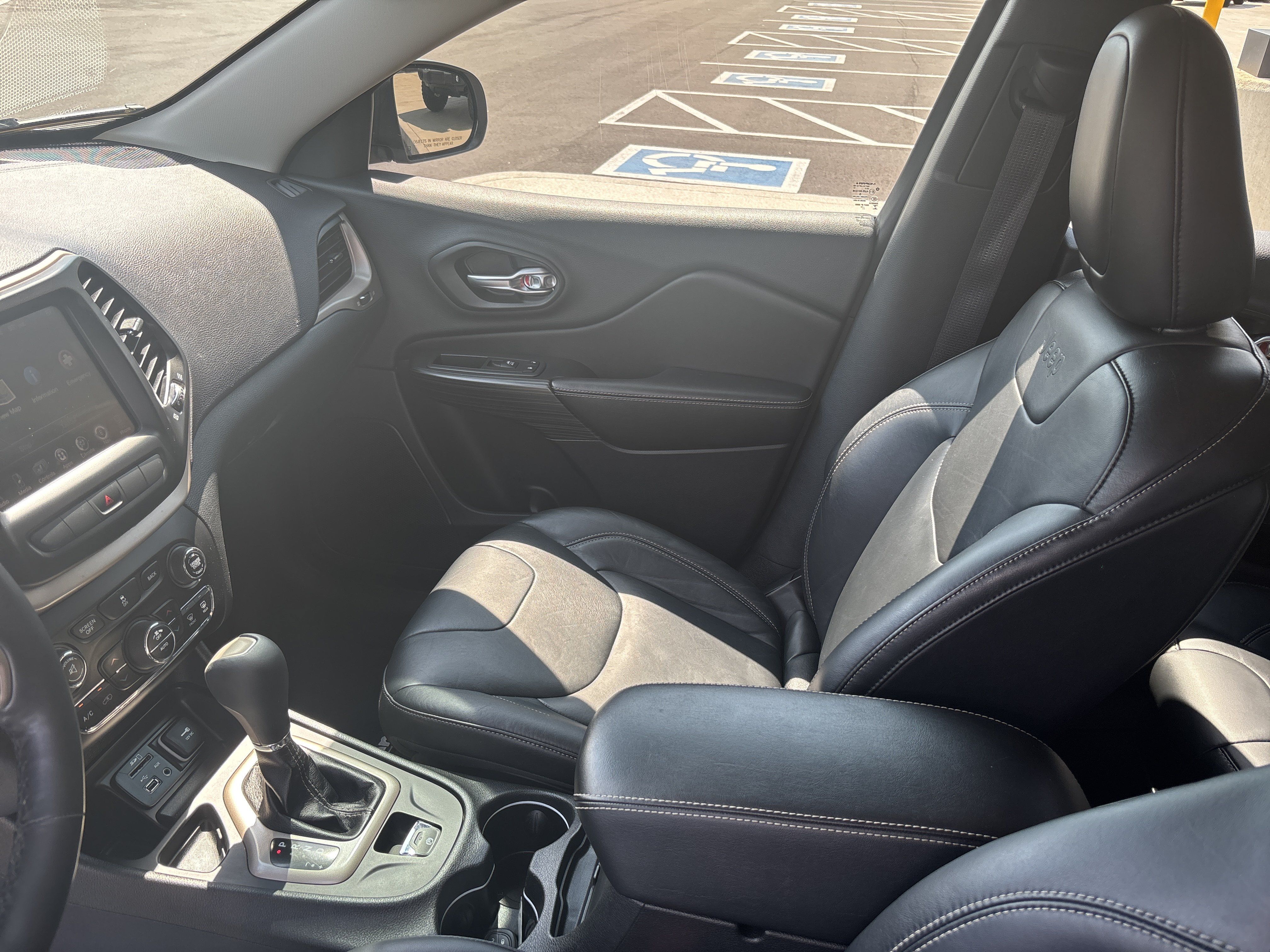 Used 2015 Jeep Cherokee Limited FWD image 15