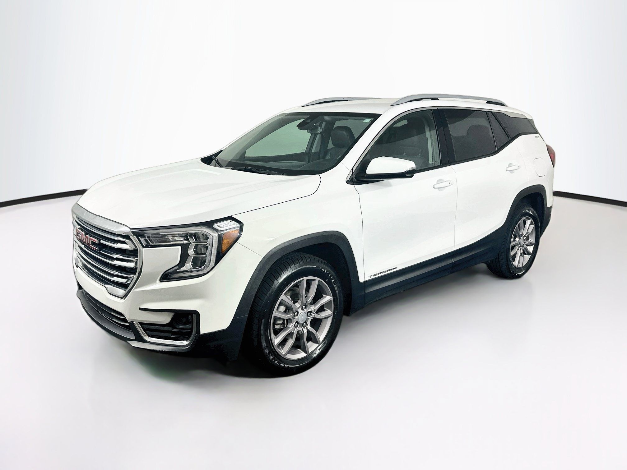 Used 2024 GMC Terrain SLT AWD/4WD image 3