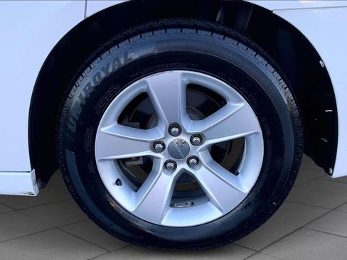 Used 2011 Dodge Charger SE image 10