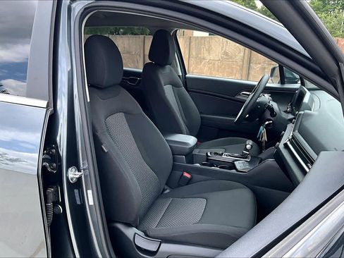 Certified 2025 Kia Sportage LX image 9