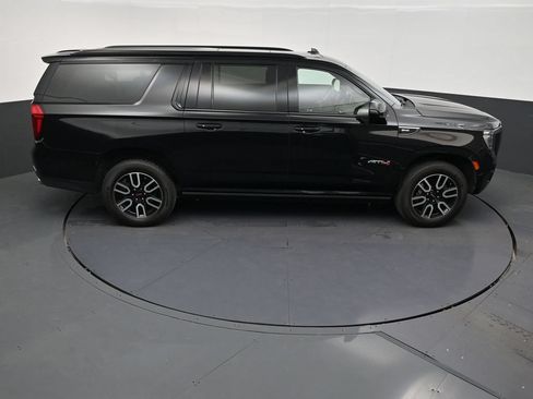 Used 2022 GMC Yukon XL AT4 AWD/4WD image 17