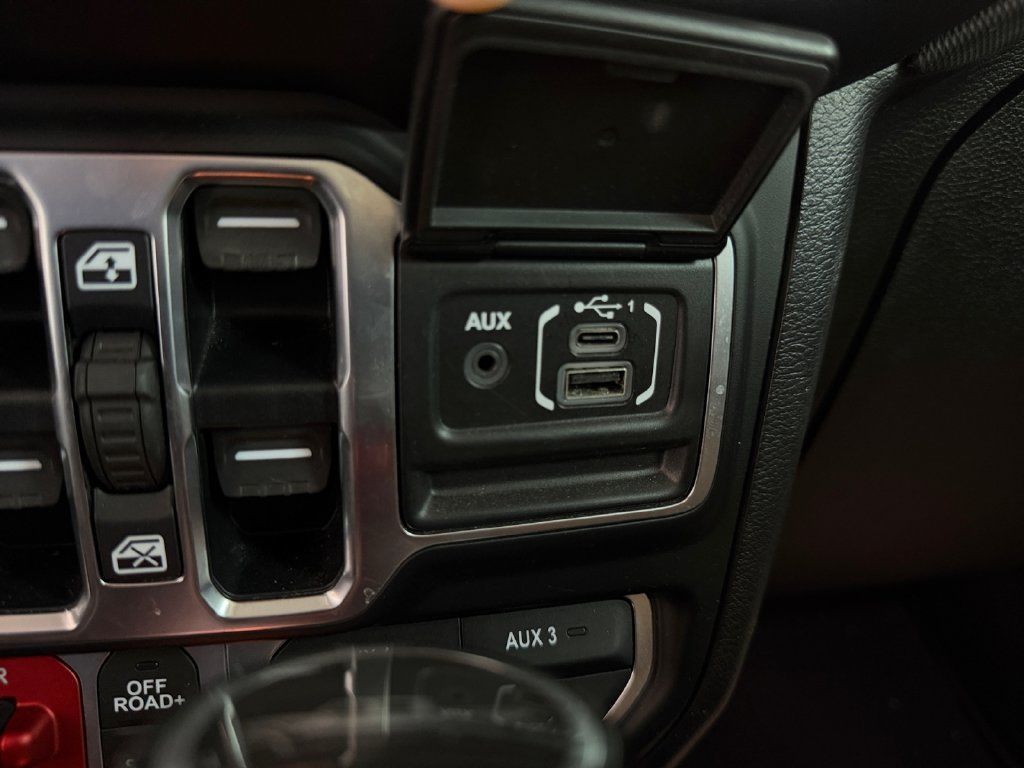 Used 2020 Jeep Gladiator Rubicon w/ Dual Top Group AWD/4WD image 21
