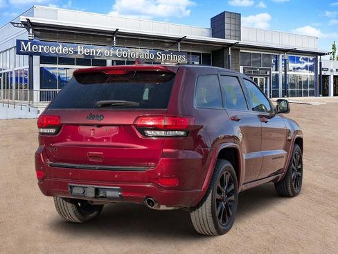 Used 2017 Jeep Grand Cherokee Altitude image 7