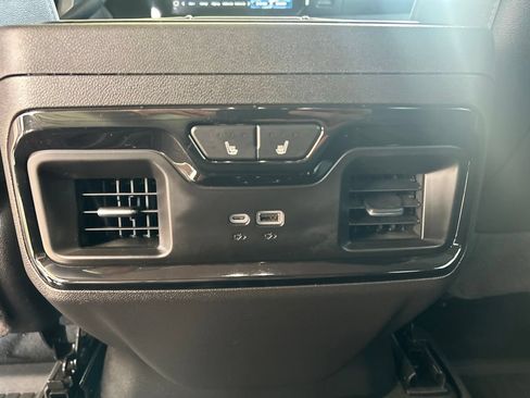 Used 2025 GMC Sierra 1500 AT4 w/ AT4 Premium Package AWD/4WD image 14