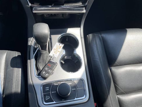 Used 2019 Jeep Grand Cherokee Limited AWD/4WD image 21