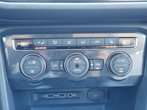 Used 2018 Volkswagen Tiguan SEL Premium image 19