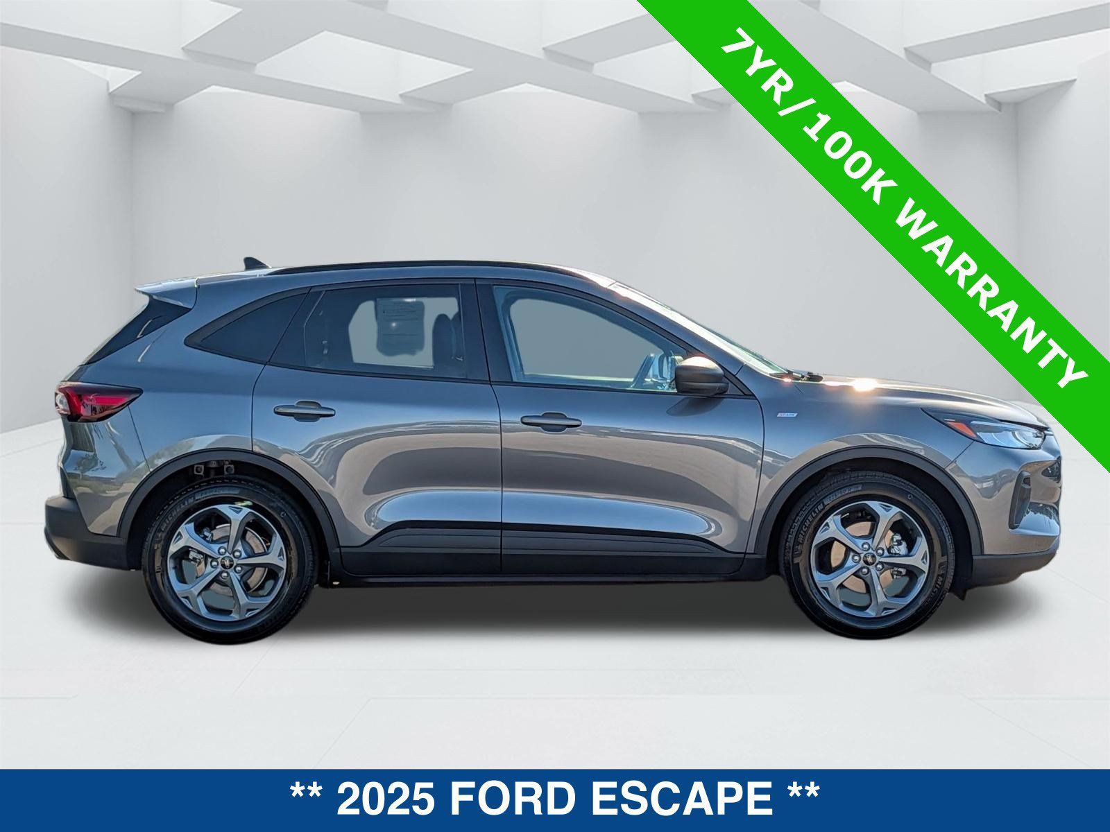 Used 2025 Ford Escape ST-Line FWD image 4