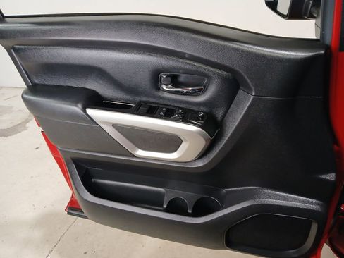 Used 2024 Nissan Titan SV w/ SV Convenience Package image 32