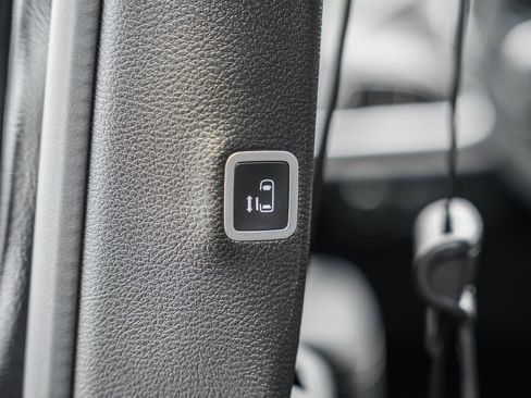 New 2025 Chrysler Pacifica Select image 29