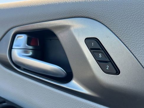 Used 2024 Chrysler Pacifica Touring-L image 13