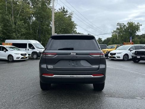 Used 2025 Jeep Grand Cherokee Limited AWD/4WD image 4