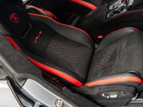 Used 2024 Lamborghini Urus Performante AWD/4WD image 27