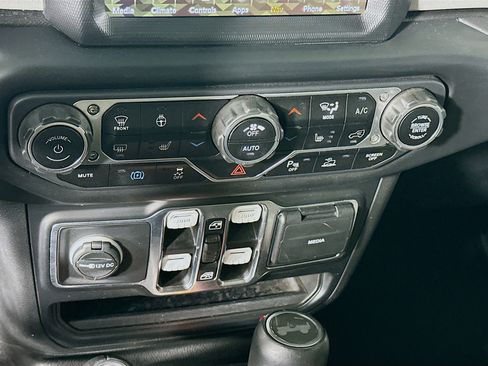 Used 2023 Jeep Wrangler Unlimited Sahara image 24