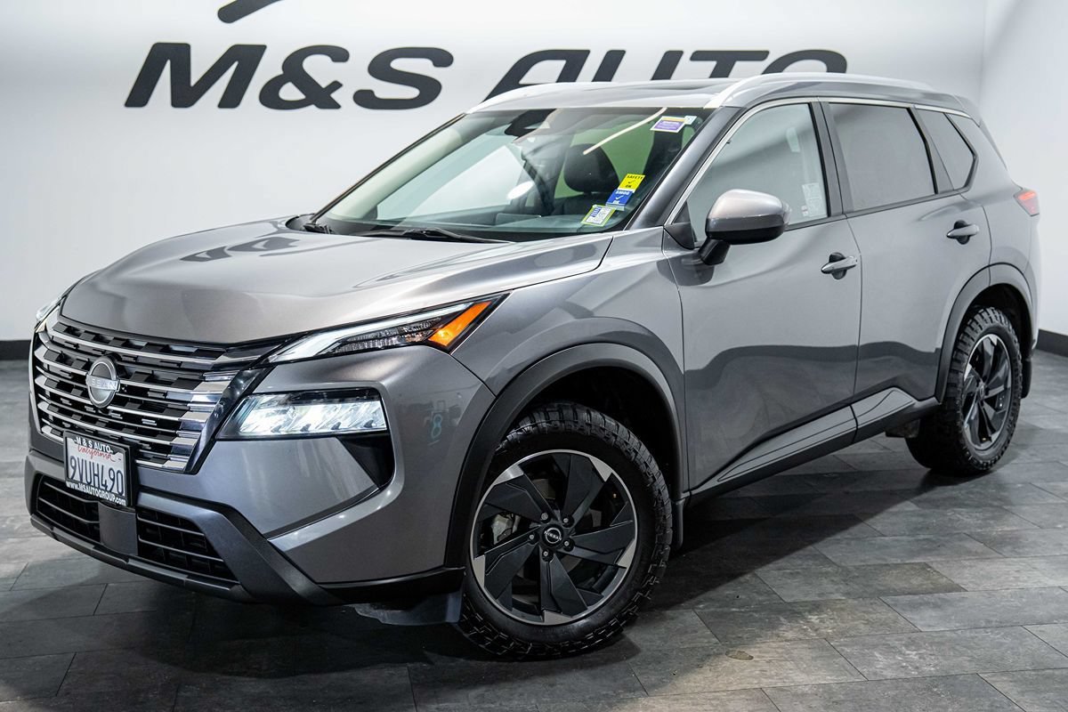 Used 2024 Nissan Rogue SV w/ SV Premium Package FWD image 2
